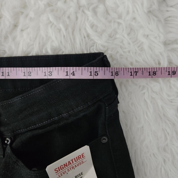 Levi's Black Mid Rise Skinny Jeans. Size 12 Short. New. - Picture 4 of 9